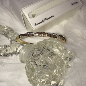 Gorgeous bangle bracelet!!!